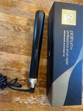ghd Black Platinum+ Professional Smart Styler Hair Straightener